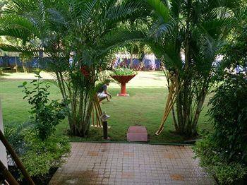 Retreat Anjuna Resort Buitenkant foto